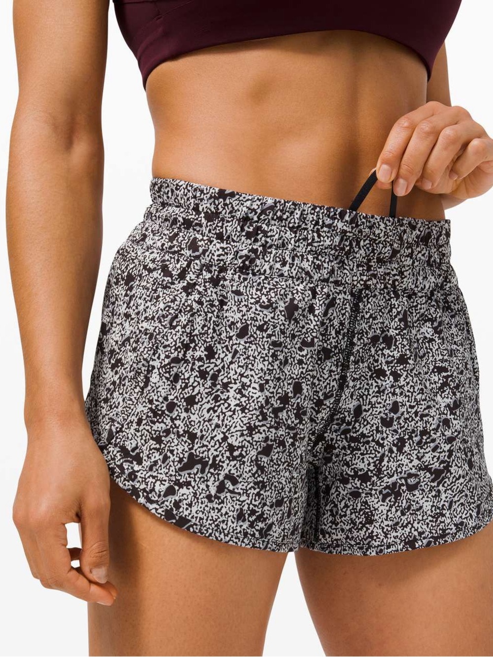 Lululemon Tracker Short V *4"